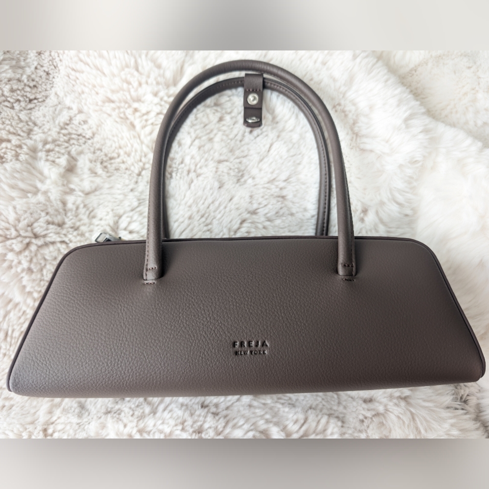 ✨💕 NWT Freja Mercer Brown/Silver 😎